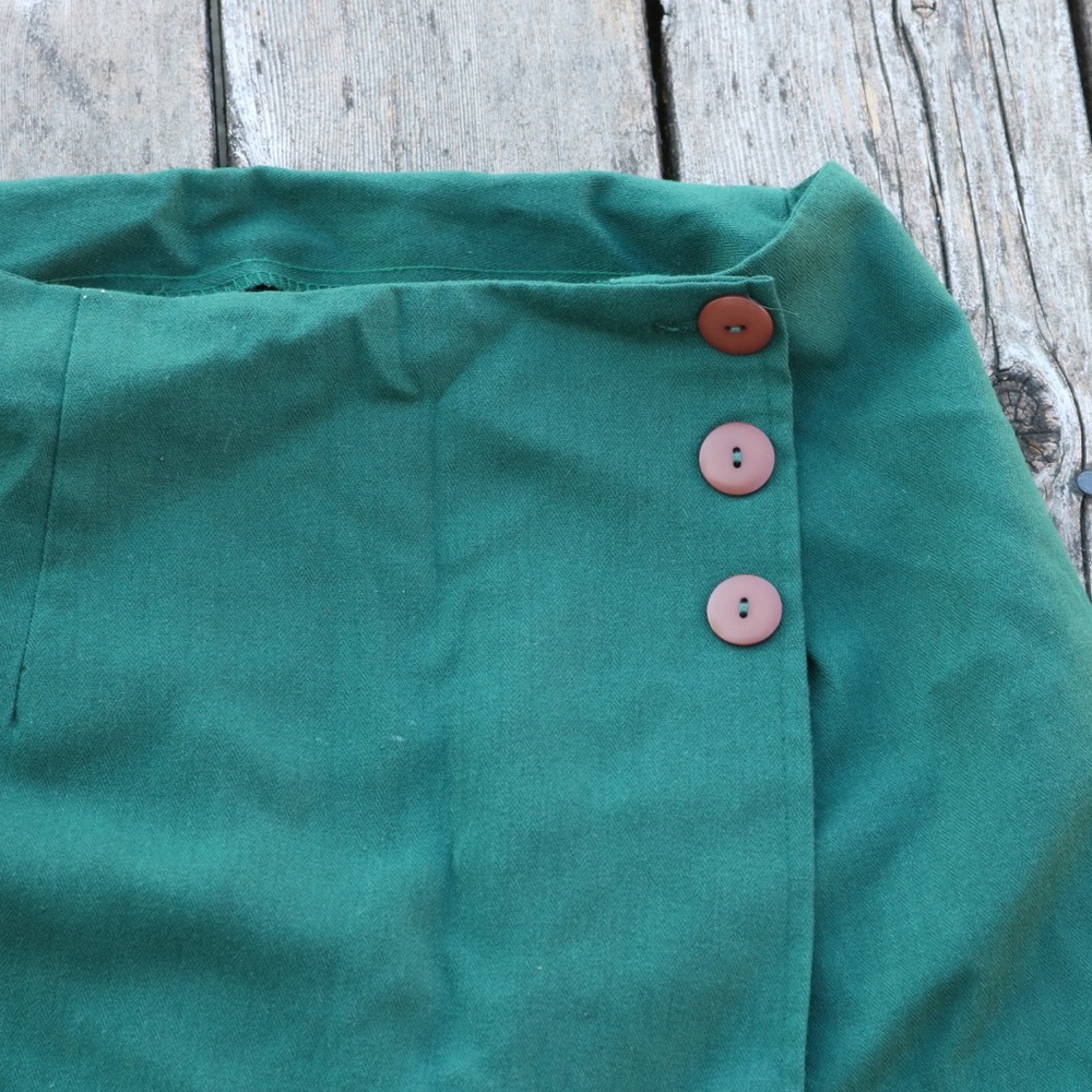Vintage Green Button Skirt - Picture 2 of 3